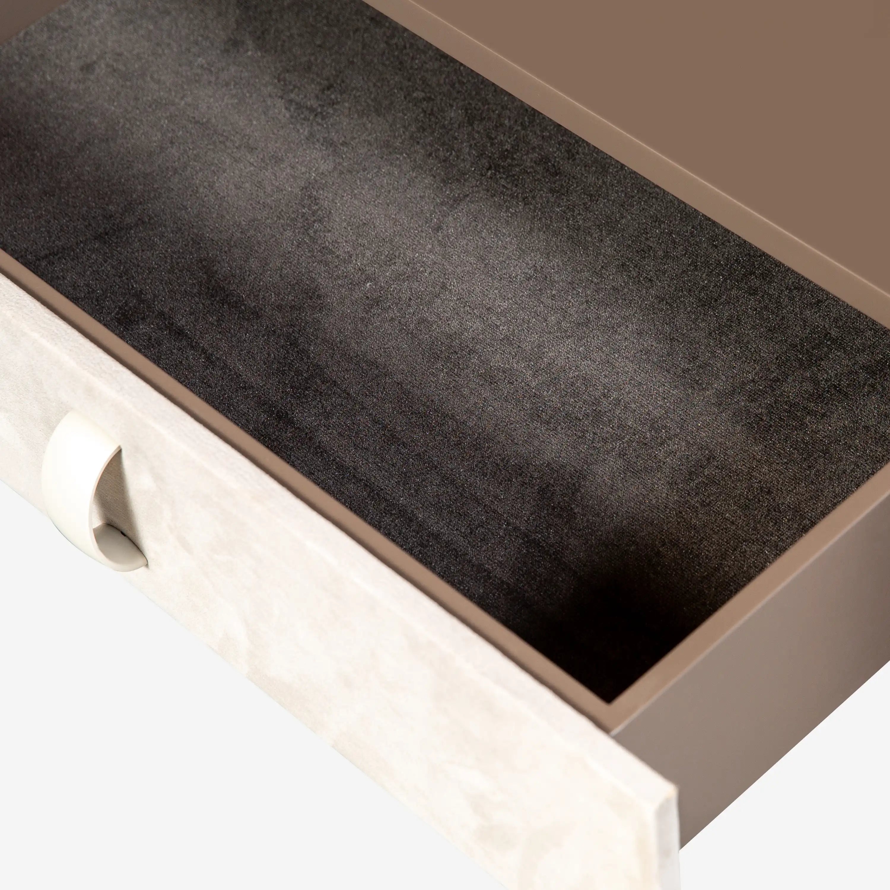 Agnella Commode